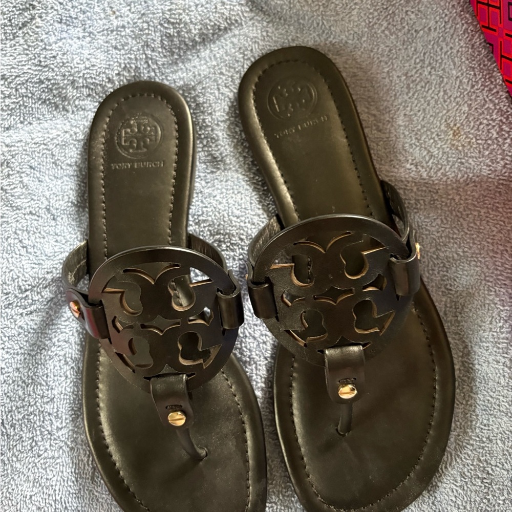Tory Burch Black Sandals 🖤 - Picture 4 of 7